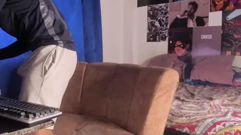 Snapshot of davide_daniels chatting on October 19, 2025, 4:51 pm Davide online show from October 19, 2025, 4:51 pm