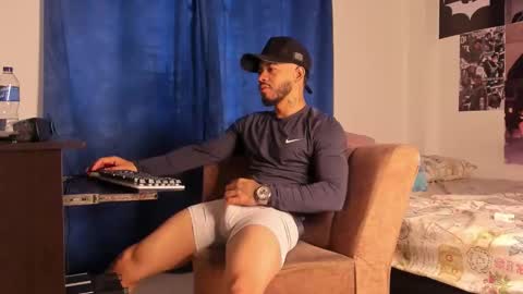 Snapshot of davide_daniels chatting on February 25, 2026, 12:15 pm Davide online show from February 25, 2026, 12:15 pm