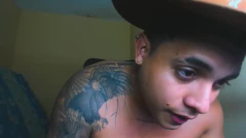 Snapshot of davidlenonn_ chatting on November 26, 2025, 7:42 am Lennon online show from November 26, 2025, 7:42 am