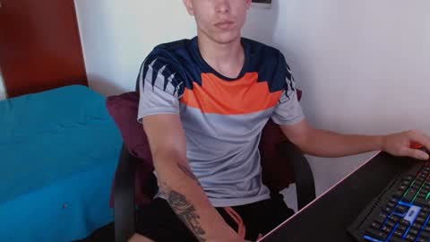 davidsalazar33 online show from January 7, 2025, 7:38 pm