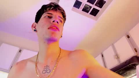 daviid_huge online show from November 28, 2025, 7:44 am