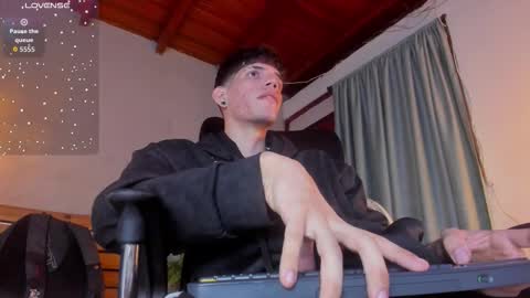daviid_huge online show from December 16, 2025, 2:27 am