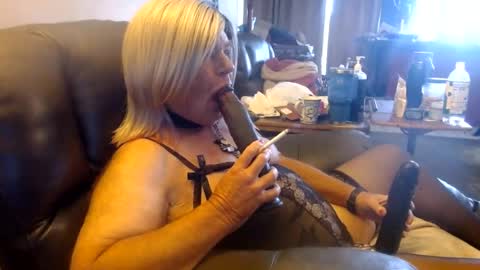Snapshot of dawndoesall chatting on August 1, 2026, 9:25 pm dawndoesall online show from August 1, 2026, 9:25 pm