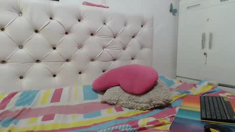 instagram  catherin dayana reina online show from March 7, 2025, 6:11 pm