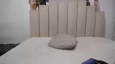 instagram  catherin dayana reina online show from October 16, 2025, 3:13 pm