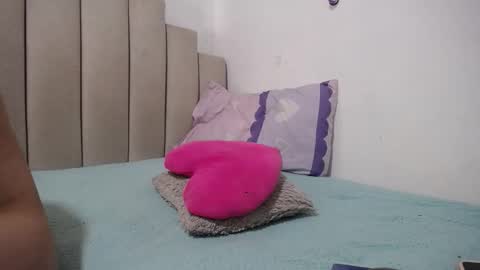 instagram  catherin dayana reina online show from March 30, 2026, 3:57 pm