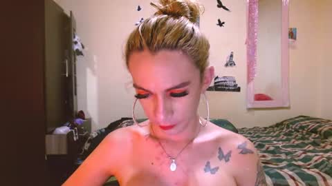 Snapshot of dayanna_01_ chatting on July 10, 2026, 8:44 pm dayanna_01_ online show from July 10, 2026, 8:44 pm