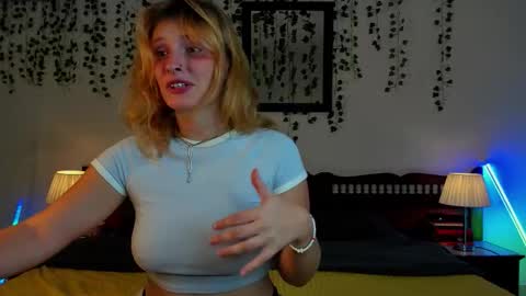 dayna_sunset online show from September 17, 2025, 4:03 am