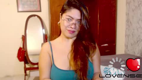 daze2love online show from December 18, 2024, 5:00 pm