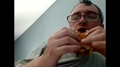 Dazzill online show from December 1, 2024, 7:36 pm