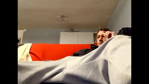 Dazzill online show from February 3, 2025, 10:54 pm