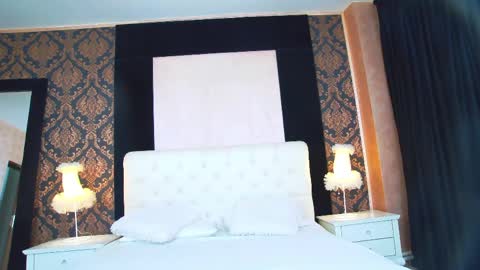 Shari online show from April 17, 2026, 4:26 am