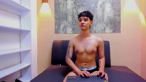 Snapshot of deacon_lean chatting on April 15, 2026, 9:04 pm Deacon online show from April 15, 2026, 9:04 pm