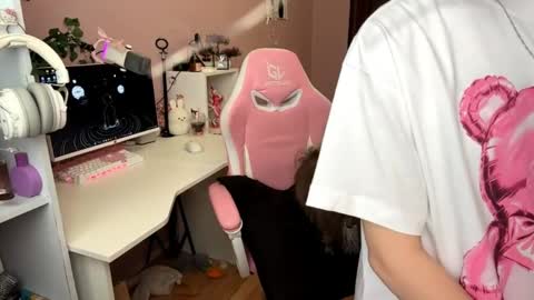 Maggie online show from April 28, 2026, 2:27 am