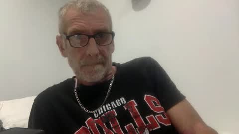 deanofflove221000 online show from September 11, 2025, 11:32 am