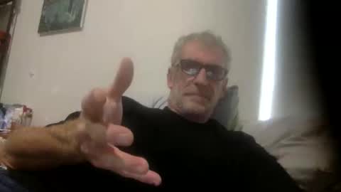 deanofflove221000 online show from November 25, 2025, 4:34 am