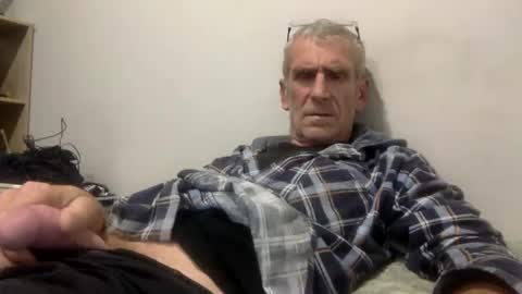 deanofflove221000 online show from April 6, 2026, 6:42 pm