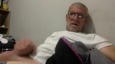 deanofflove221000 online show from April 11, 2026, 6:23 pm