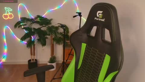 Debra online show from April 16, 2026, 11:33 am