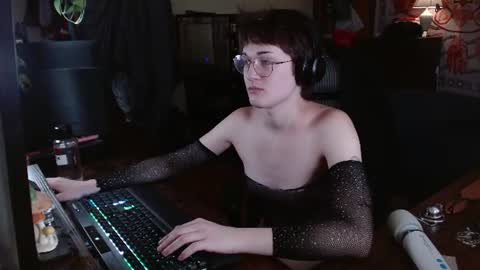 Snapshot of decemberholiday chatting on July 24, 2026, 5:55 pm decemberholiday online show from July 24, 2026, 5:55 pm