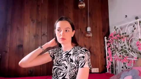 Annie online show from October 26, 2025, 6:25 pm