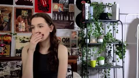 Annie online show from October 28, 2025, 6:54 pm