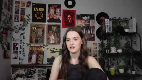 Annie online show from October 30, 2025, 7:14 pm