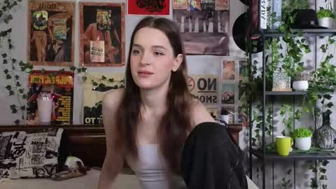 Annie online show from October 31, 2025, 6:20 pm