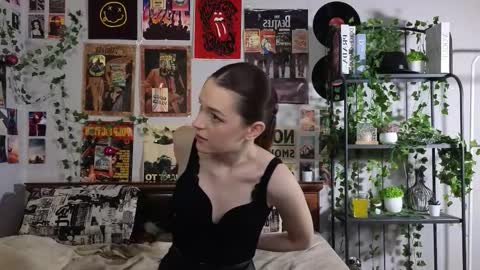 Annie online show from November 1, 2025, 6:43 pm