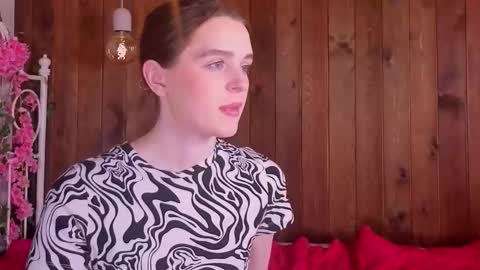 Annie online show from December 2, 2025, 8:59 pm