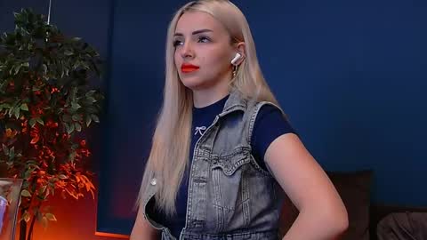 DeeaVIP online show from April 21, 2026, 4:52 am