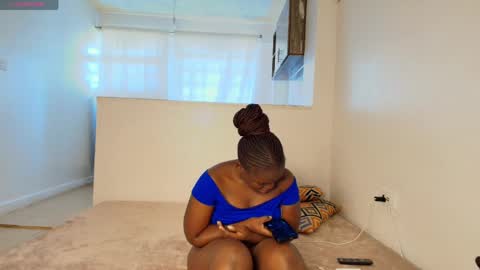 Snapshot of deeloverxx chatting on April 1, 2026, 5:19 am Dee online show from April 1, 2026, 5:19 am