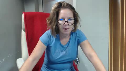 hi guys i m a cute milf i m here for good time and nice people pls be respectfool and enjoy me online show from September 30, 2025, 8:52 am