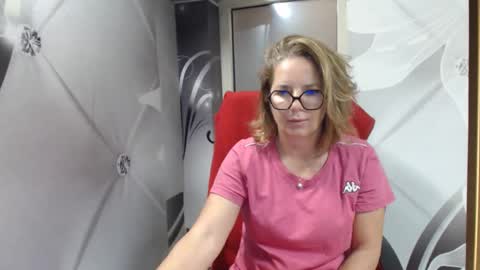 hi guys i m a cute milf i m here for good time and nice people pls be respectfool and enjoy me online show from November 18, 2025, 10:41 am