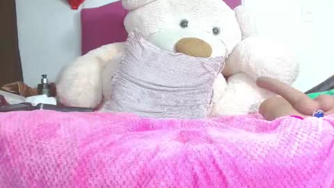 Selena online show from March 4, 2025, 6:04 am