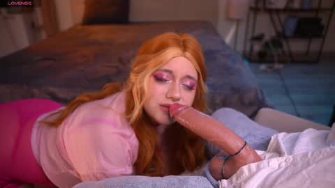 Ayla online show from October 19, 2025, 3:01 pm