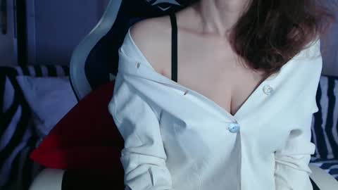 KamiDevi online show from January 17, 2025, 4:26 pm