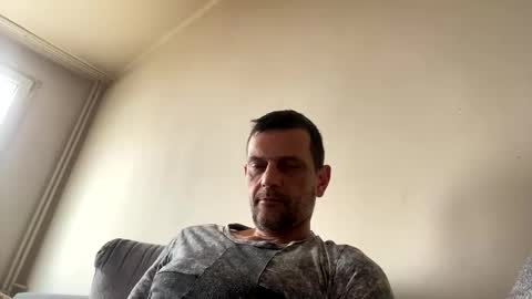 Defloy online show from December 3, 2025, 8:12 am