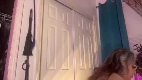 Tori online show from December 2, 2025, 3:34 am