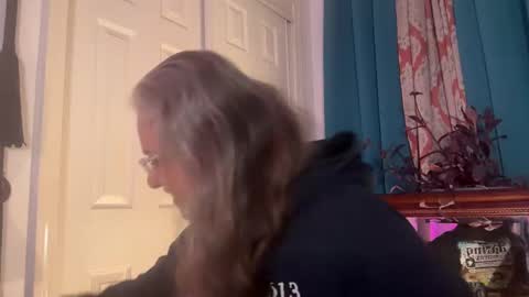 Tori online show from December 3, 2025, 12:40 am