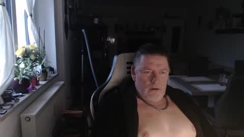 deinprinz2312 online show from February 17, 2025, 6:20 am