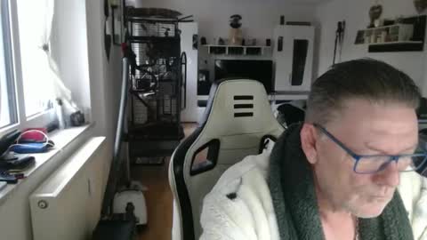 deinprinz2312 online show from April 20, 2026, 5:32 am