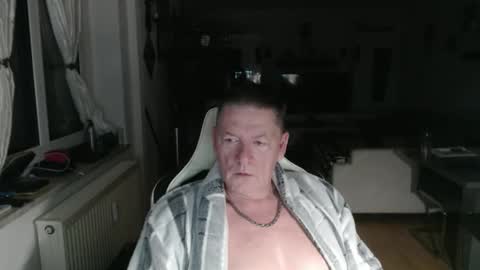 deinprinz2312 online show from April 21, 2026, 2:37 am