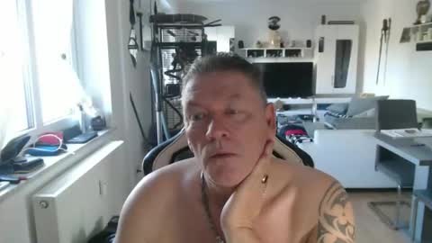 deinprinz2312 online show from April 22, 2026, 5:43 am