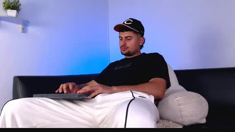  DEIVY  online show from April 21, 2026, 8:55 pm