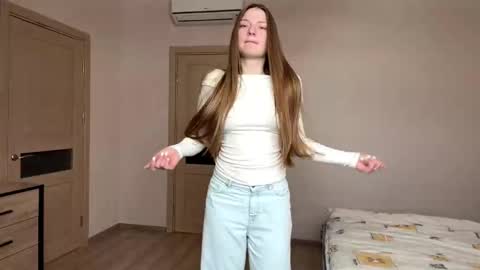 Mila online show from February 19, 2026, 7:26 am