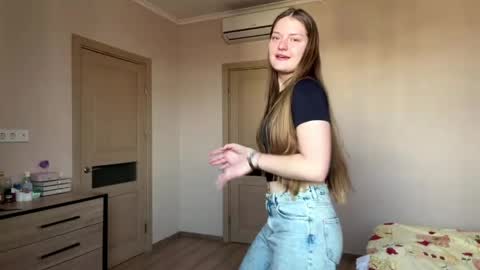 Mila online show from March 25, 2026, 9:15 am