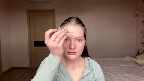 Mila online show from April 9, 2026, 11:26 am