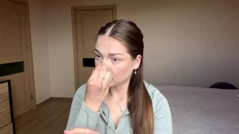 Mila online show from April 24, 2026, 12:40 pm