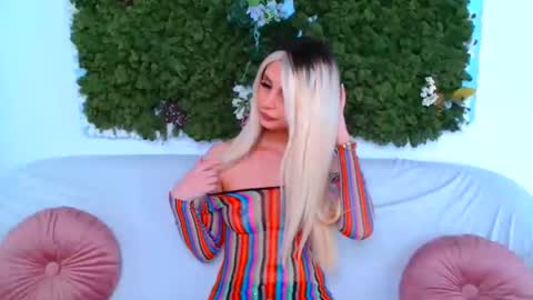 deliciaalove online show from November 28, 2025, 7:49 pm